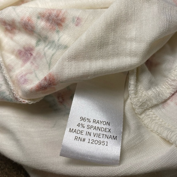 SO Women’s Top Long Sleeve Size 2X Floral Lightweight Tie Front Accent - Picture 11 of 11